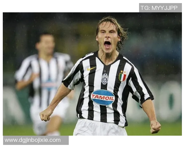 寻找足球明星壁纸的最佳资源与推荐分享