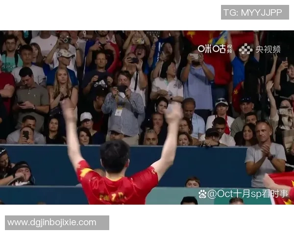 足球明星抱胸姿势大集合展现个性与魅力的精彩瞬间